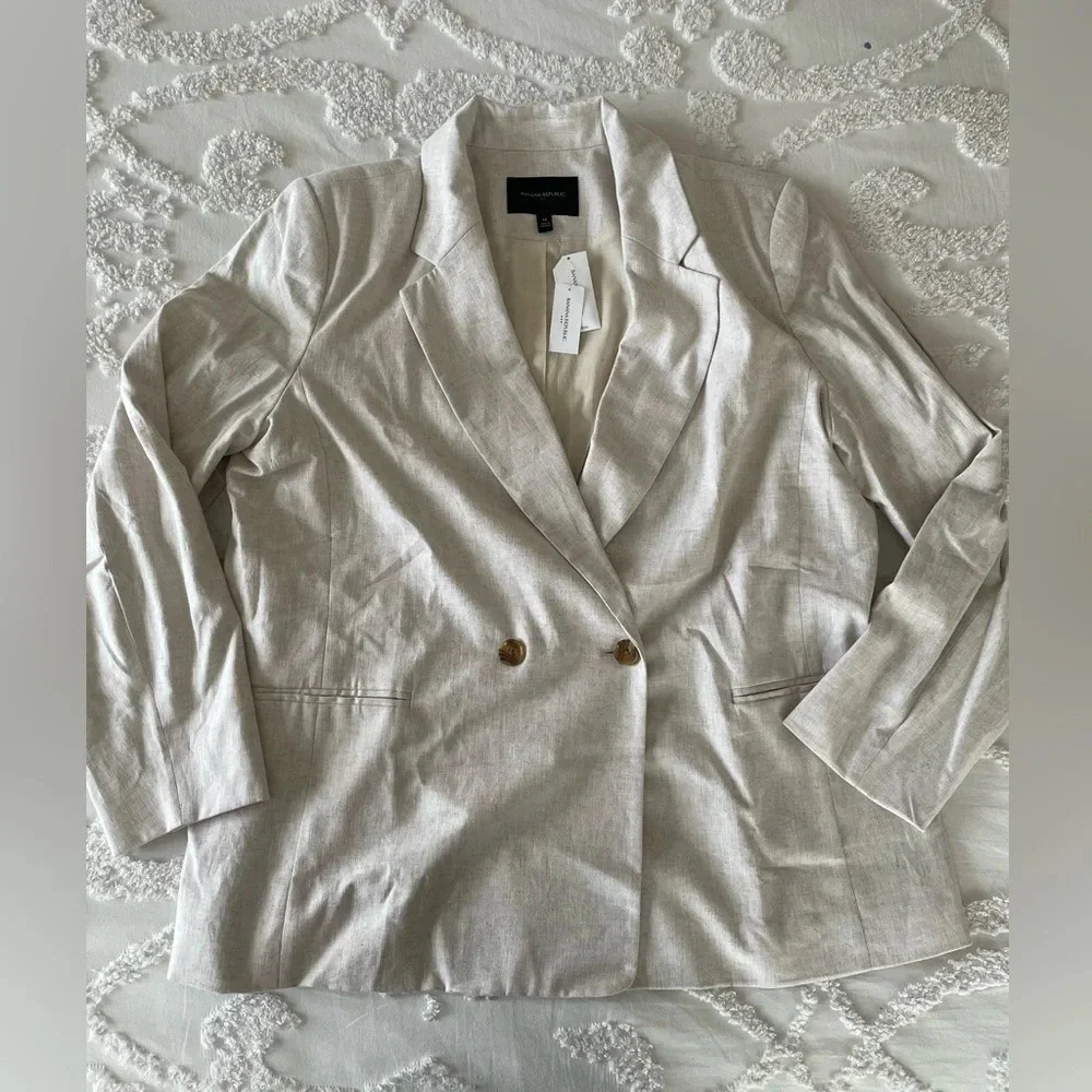 Banana Republic Linen-Blend Double Breasted Blazer - Picture 5 of 13